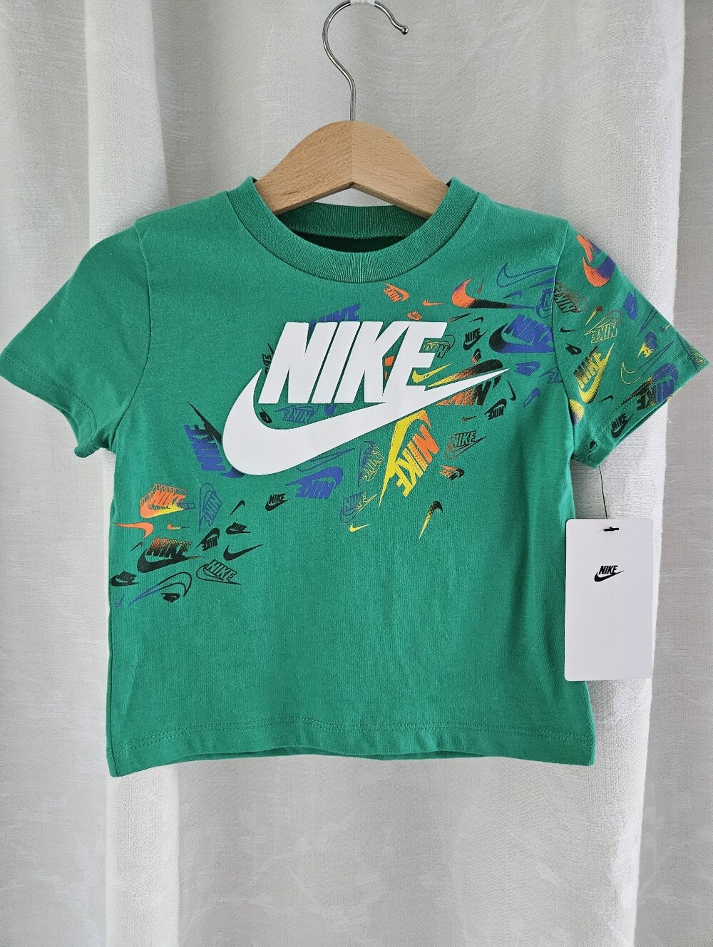 NWT Nike Toddler Boys Graphic T-Shirt Stadium Green Swoosh Scatter 18M